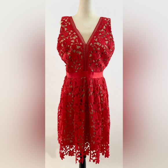 Red and nude dress - Picture 2 of 2